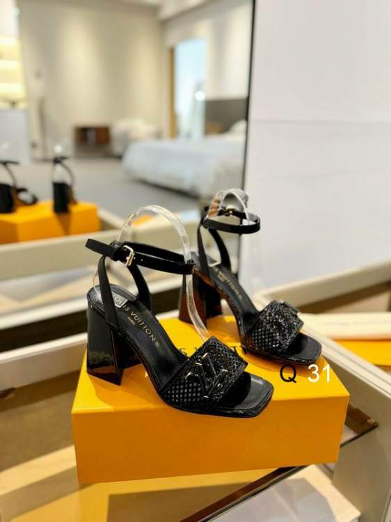 Picture of Louis Vuitton Shoes _SKULVsz35-40YF041312530